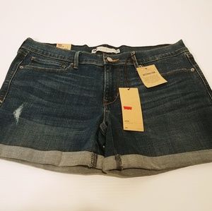 Levis Cuffed. Denim Shorts Size 10